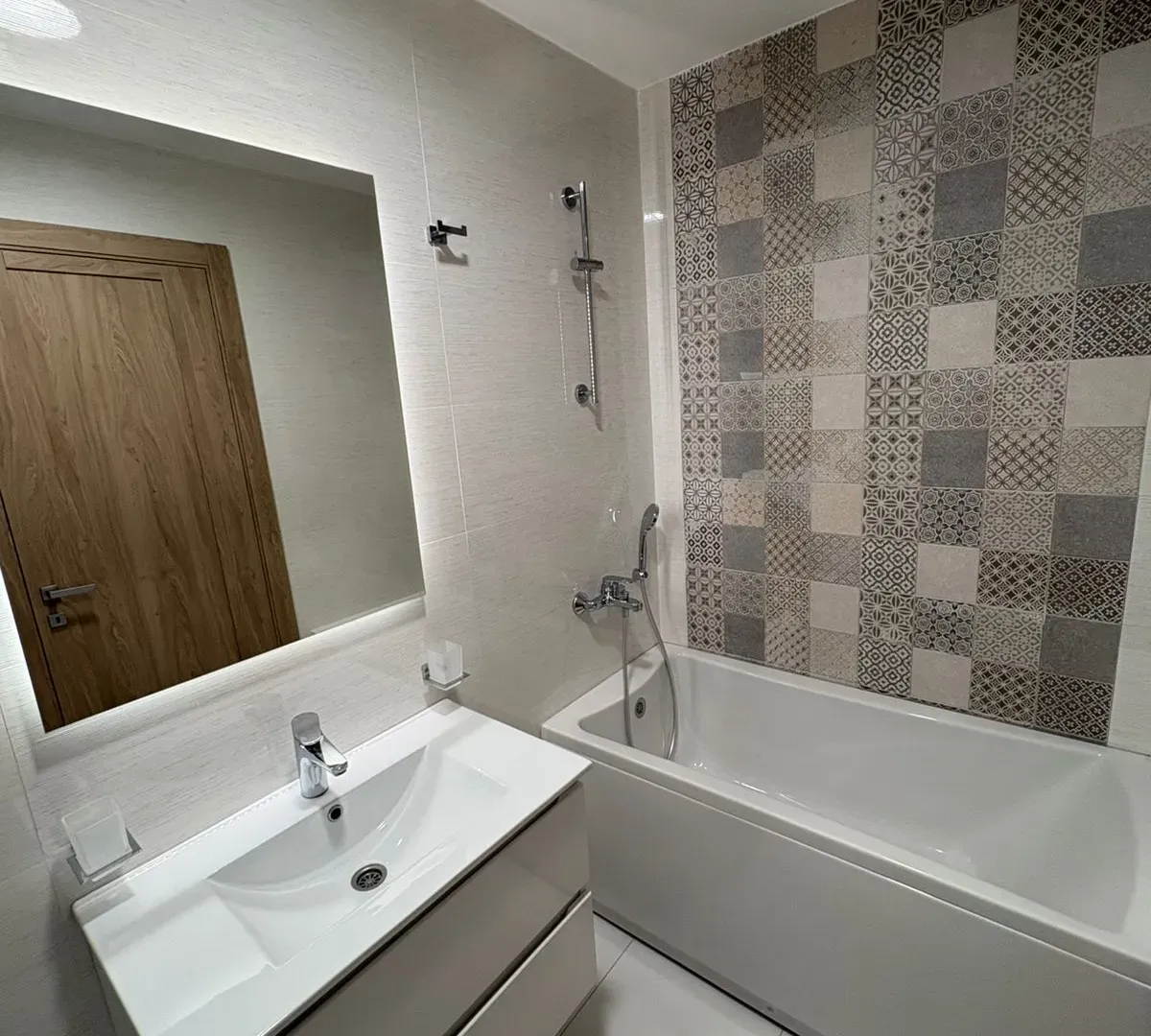 Izdavanje, dvosoban stan, 69m², Master Kvart, Podgorica