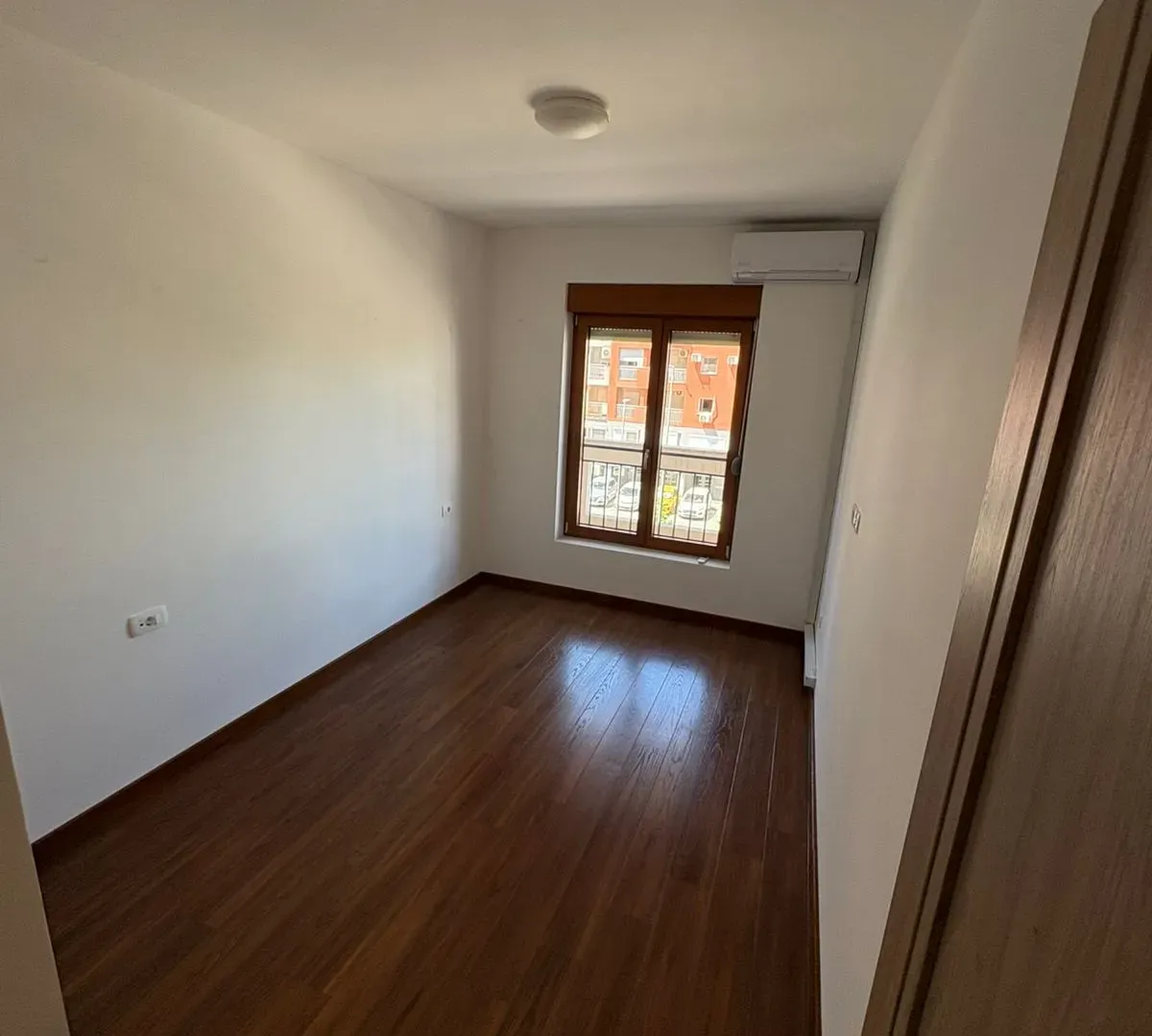 Izdavanje, dvosoban stan, 69m², Master Kvart, Podgorica