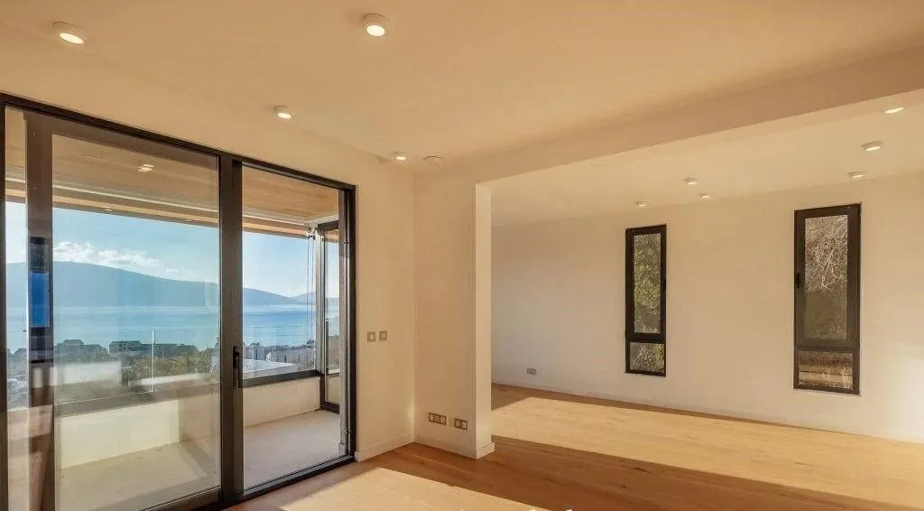 Prodaja, dvosoban stan, 97m², Donja Lastva, Tivat