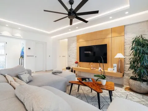 Prodaja, dvosoban stan, 122m², Centar, Tivat - image 1