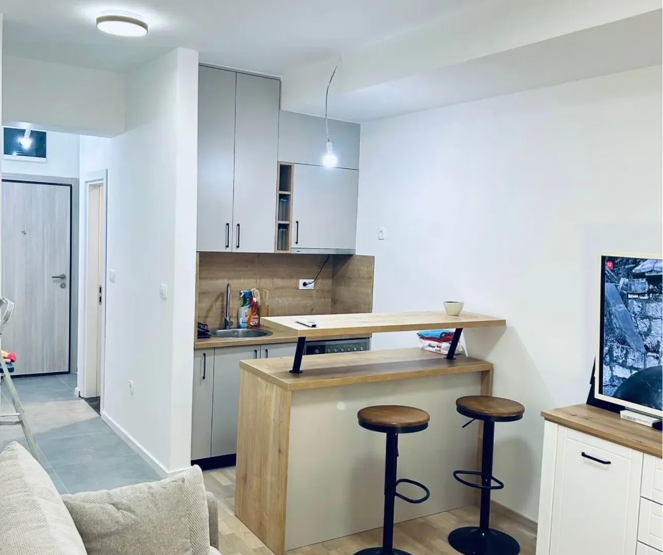 Izdavanje, garsonjera, 30m², Vezirov Most, Podgorica