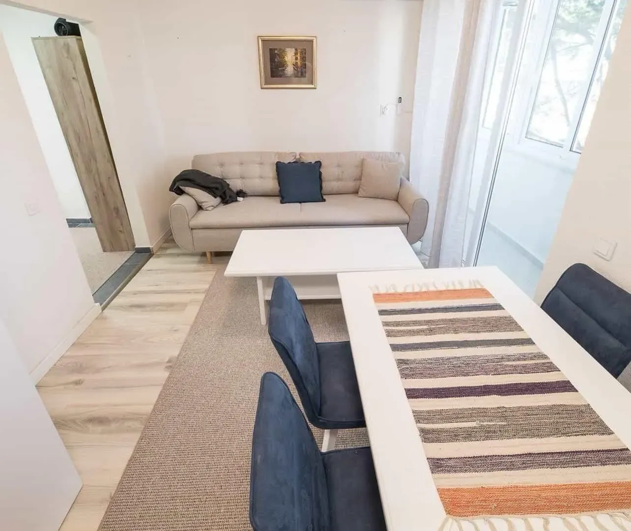 Izdavanje, dvosoban stan, 58m², Centar, Bar