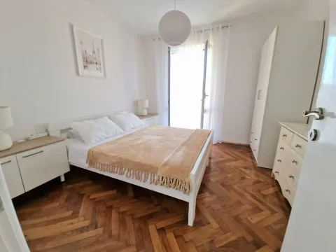 Izdavanje, dvosoban stan, 63m², Centar, Herceg Novi - image 7