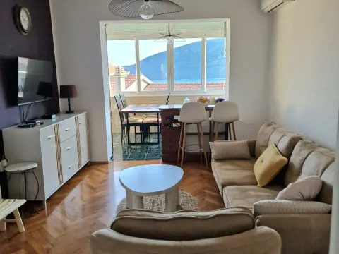 Izdavanje, dvosoban stan, 63m², Centar, Herceg Novi - image 4