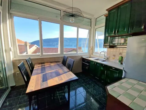 Izdavanje, dvosoban stan, 63m², Centar, Herceg Novi - image 2