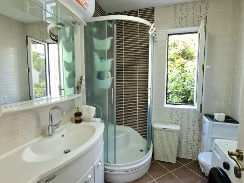 Izdavanje, dvosoban stan, 63m², Centar, Herceg Novi - image 9