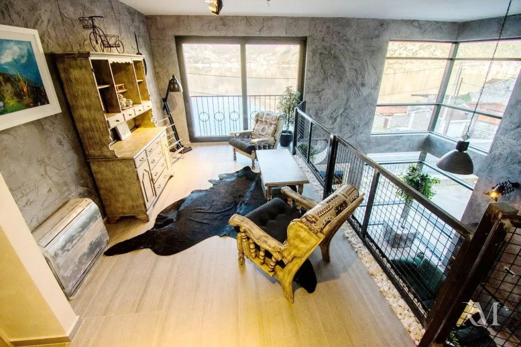 Izdavanje, kuća, 300m², Kostanjica, Kotor