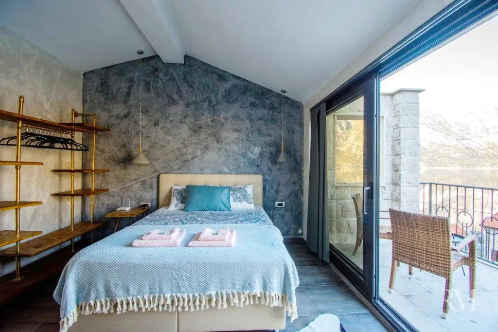 Izdavanje, kuća, 300m², Kostanjica, Kotor