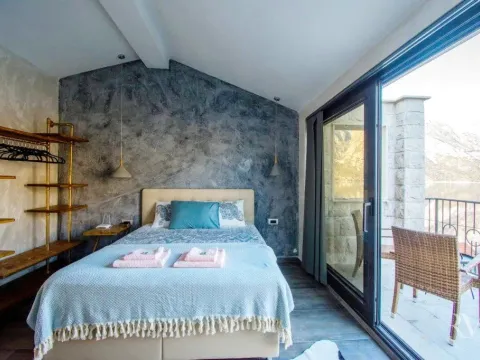 Izdavanje, kuća, 300m², Kostanjica, Kotor - image 8