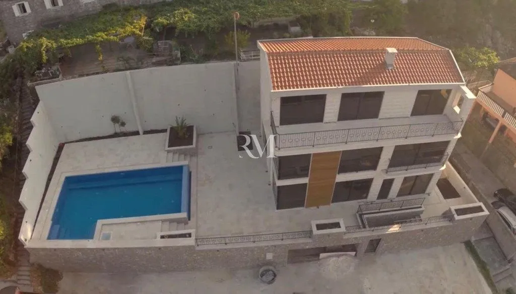 Izdavanje, kuća, 300m², Kostanjica, Kotor