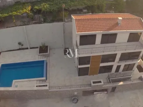 Izdavanje, kuća, 300m², Kostanjica, Kotor - image 10