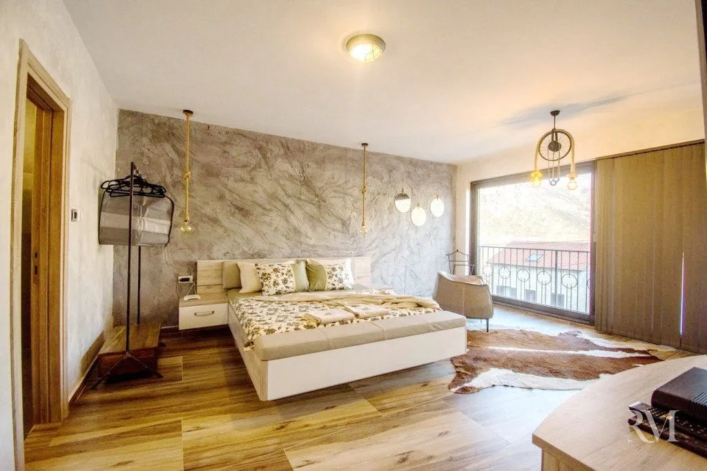 Izdavanje, kuća, 300m², Kostanjica, Kotor