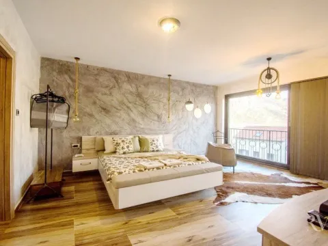 Izdavanje, kuća, 300m², Kostanjica, Kotor - image 11