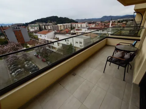 Izdavanje, jednosoban stan, 62m², Pejton, Podgorica - image 15