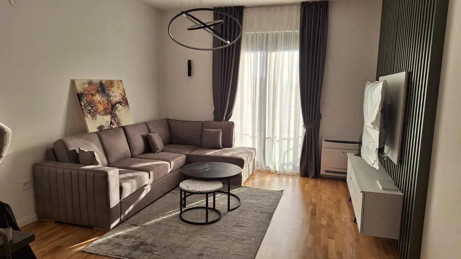 Izdavanje, jednosoban stan, 62m², Pejton, Podgorica