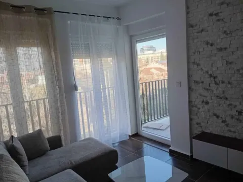 Izdavanje, garsonjera, 30m², Central Point, Podgorica - image 4
