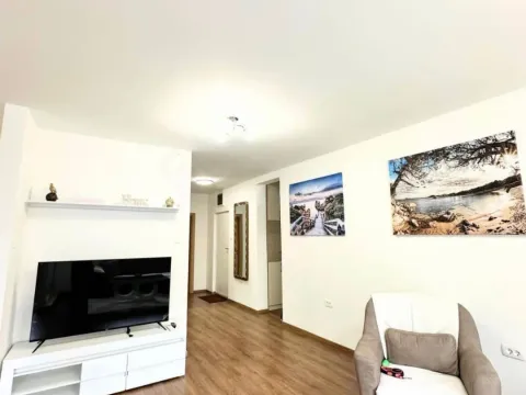 Izdavanje, trosoban stan, 103m², Tološka šuma, Podgorica - image 2