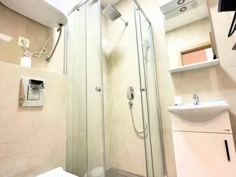 Izdavanje, trosoban stan, 103m², Tološka šuma, Podgorica - image 5