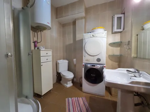 Izdavanje, dvosoban stan, 75m², Centar, Podgorica - image 8