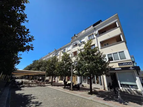Izdavanje, dvosoban stan, 75m², Centar, Podgorica - image 11