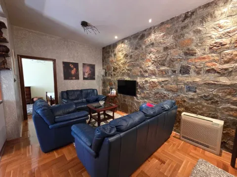 Izdavanje, dvosoban stan, 75m², Centar, Podgorica - image 2