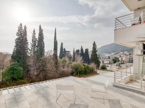 Sale, two bedroom apartment, 60m², Petrovac, Budva - image 14