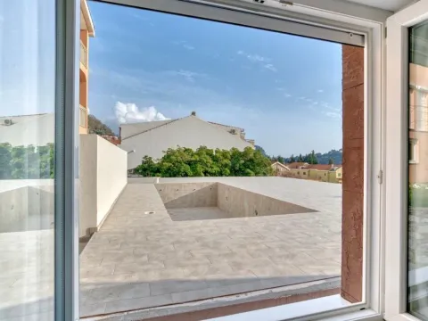 Sale, two bedroom apartment, 60m², Petrovac, Budva - image 15