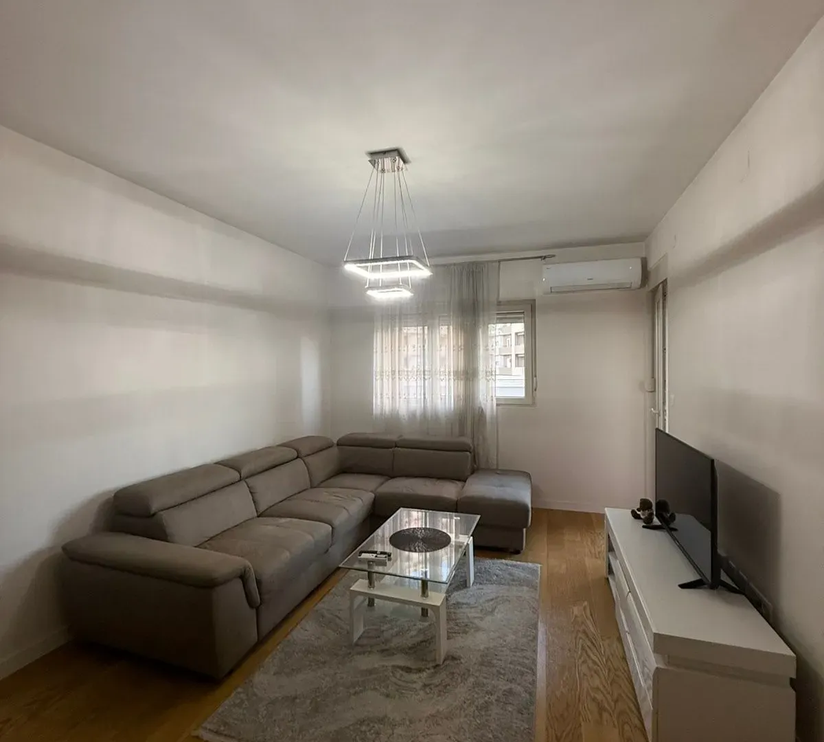 Izdavanje, jednosoban stan, 50m², Central Point, Podgorica