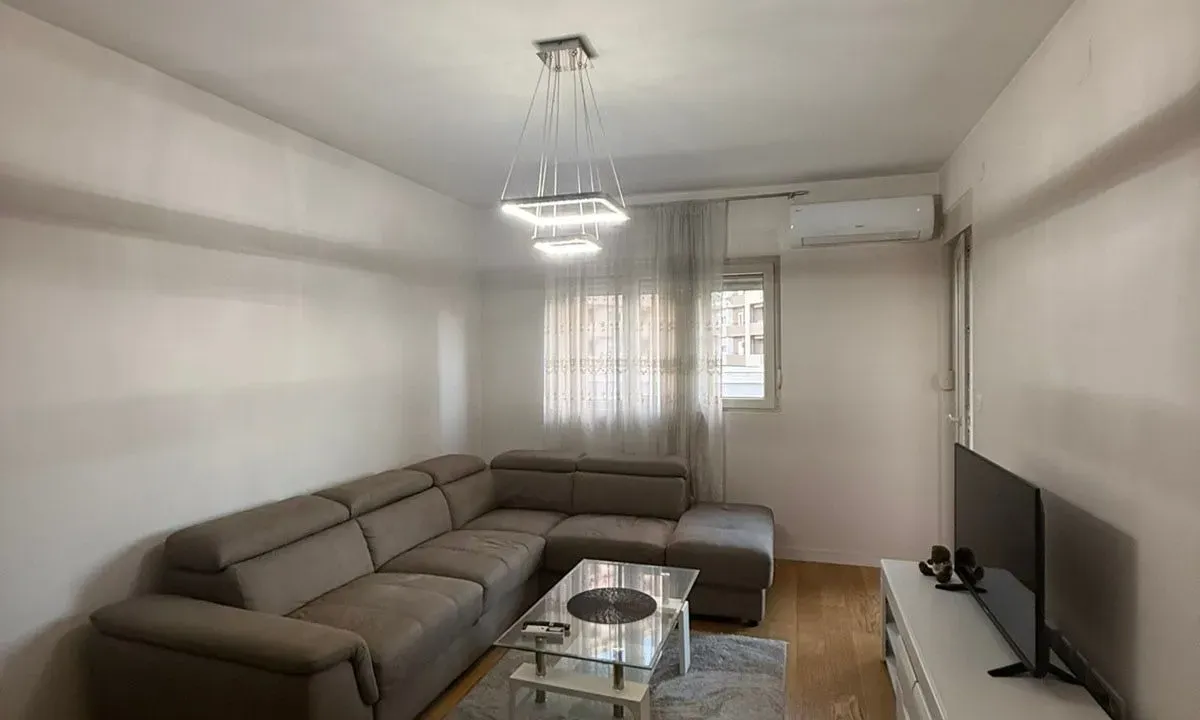 Izdavanje, jednosoban stan, 50m², Central Point, Podgorica