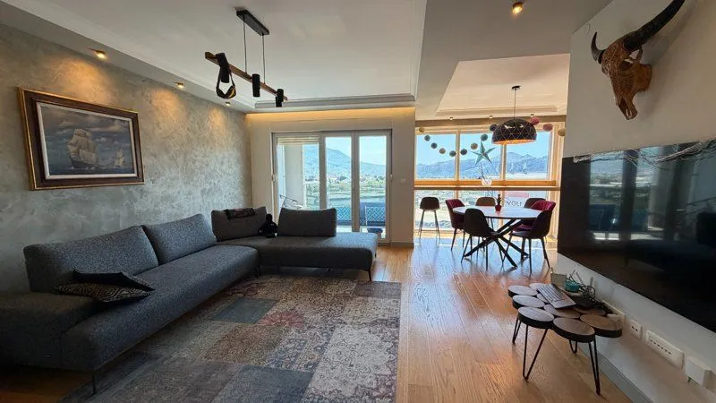 Prodaja, trosoban stan, 112m², Centar, Bar