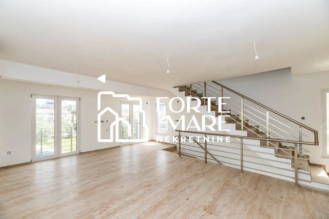 Prodaja, dvosoban stan, 85m², Đenovići, Herceg Novi