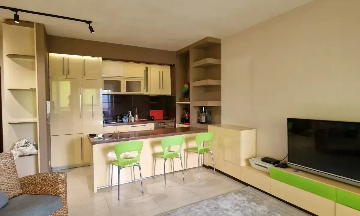 Izdavanje, jednosoban stan, 73m², City Kvart, Podgorica