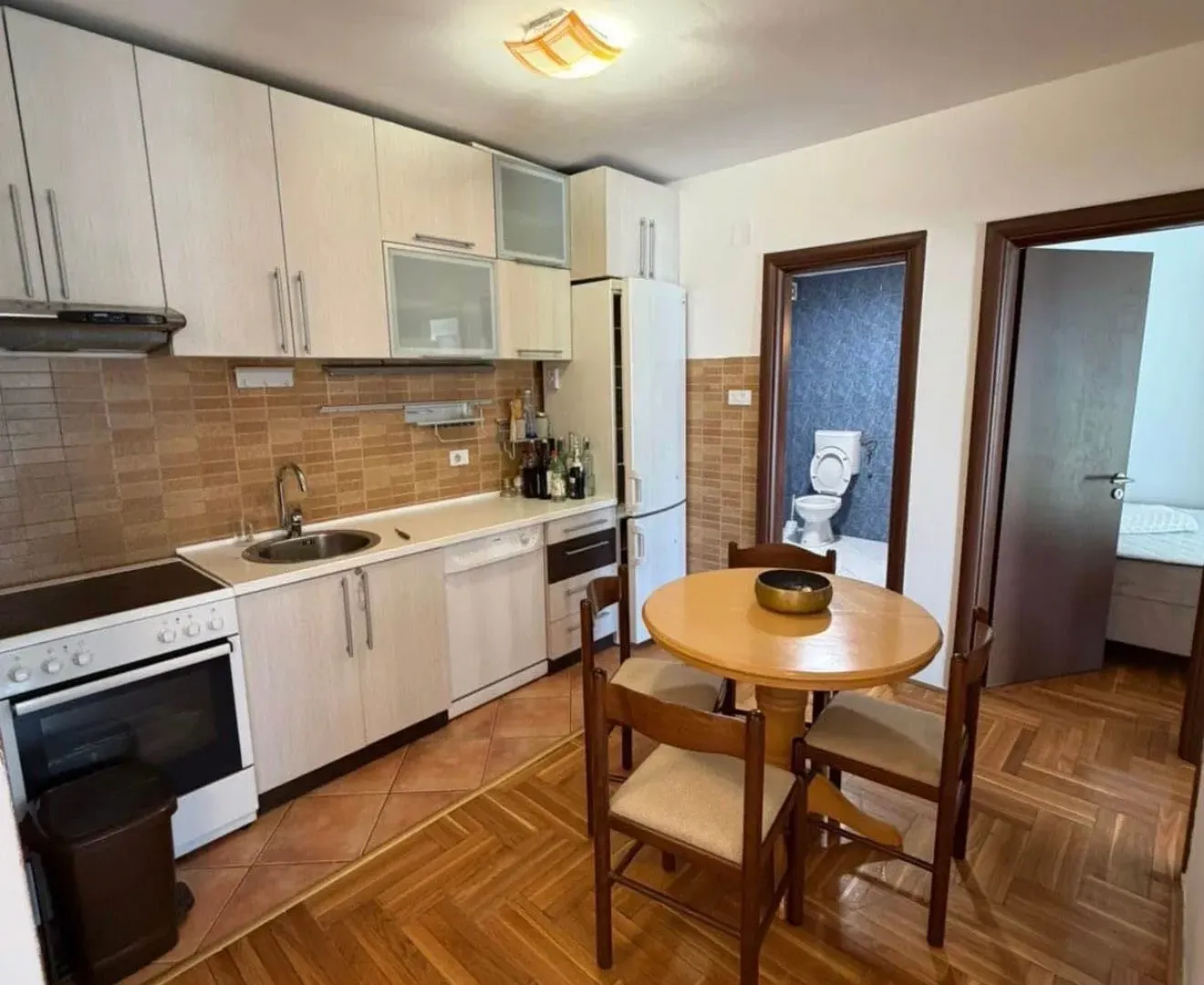 Izdavanje, dvosoban stan, 60m², 1 maj, Podgorica