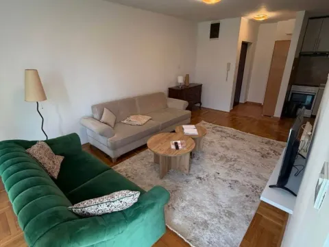 Izdavanje, dvosoban stan, 60m², 1 maj, Podgorica - image 2