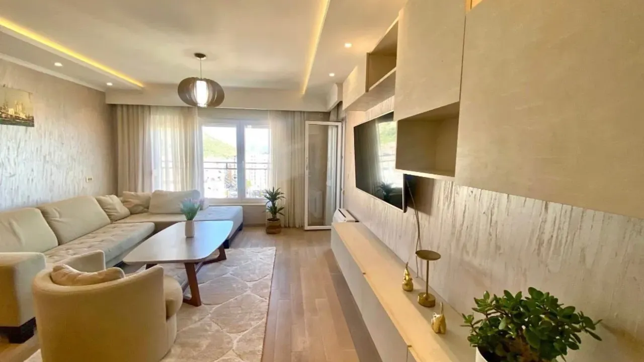 Izdavanje, trosoban stan, 72m², Dubovica, Budva