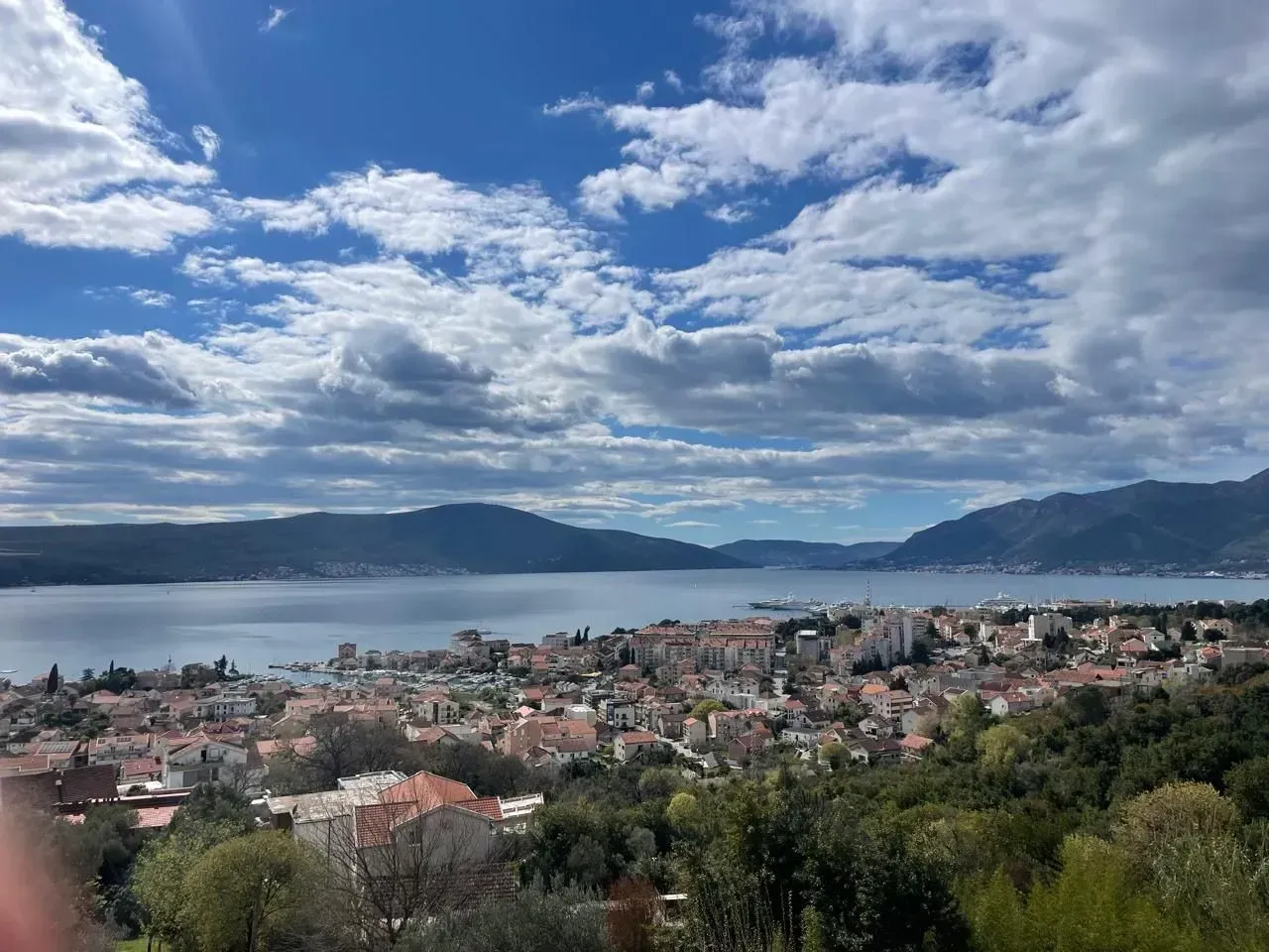Izdavanje, jednosoban stan, 60m², Centar, Tivat