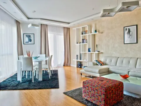 Izdavanje, dvosoban stan, 115m², Tre Canne, Budva - image 2