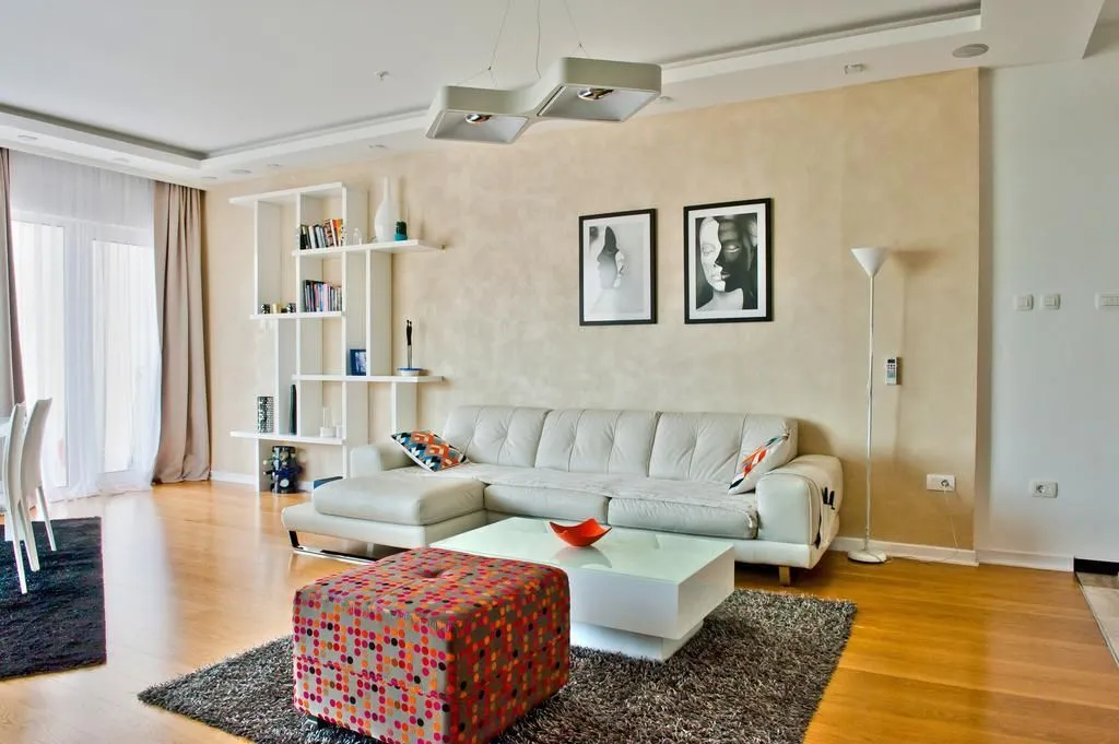 Izdavanje, dvosoban stan, 115m², Tre Canne, Budva
