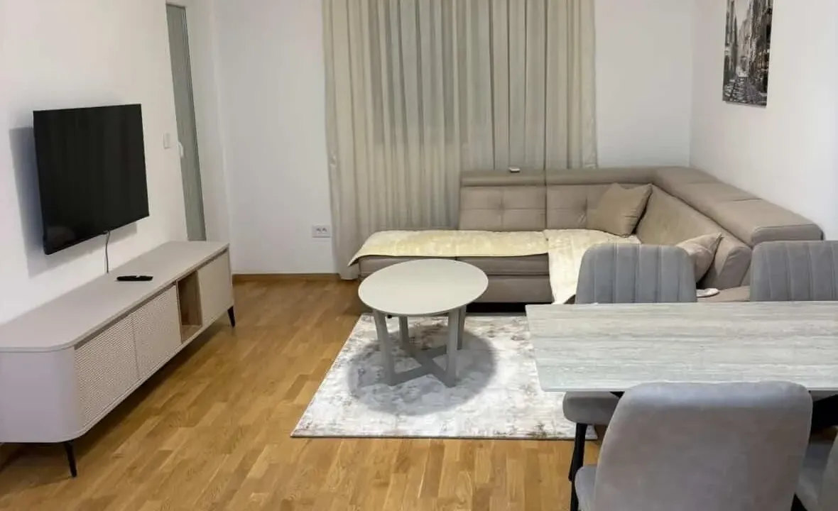 Izdavanje, jednosoban stan, 47m², Stari Aerodrom, Podgorica