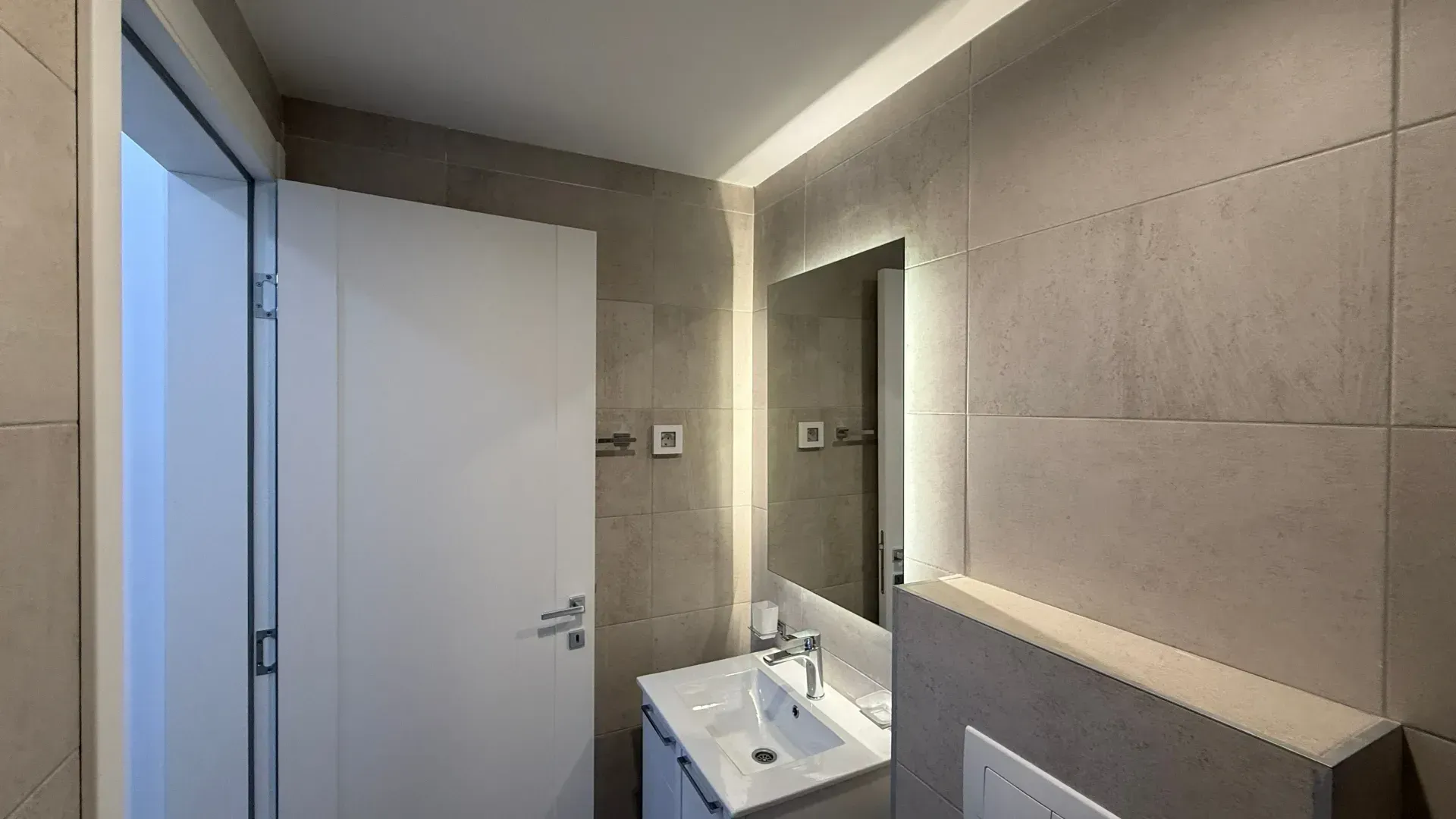 Izdavanje, jednosoban stan, 47m², Stari Aerodrom, Podgorica