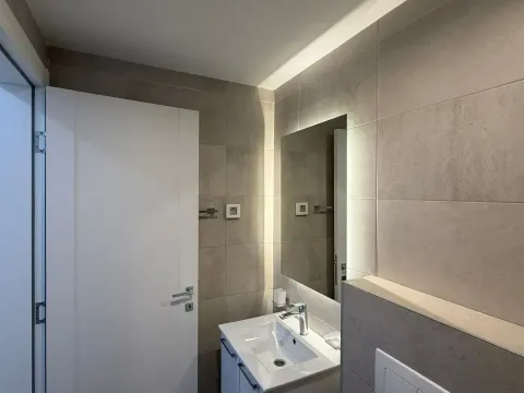 Izdavanje, jednosoban stan, 47m², Stari Aerodrom, Podgorica - image 9