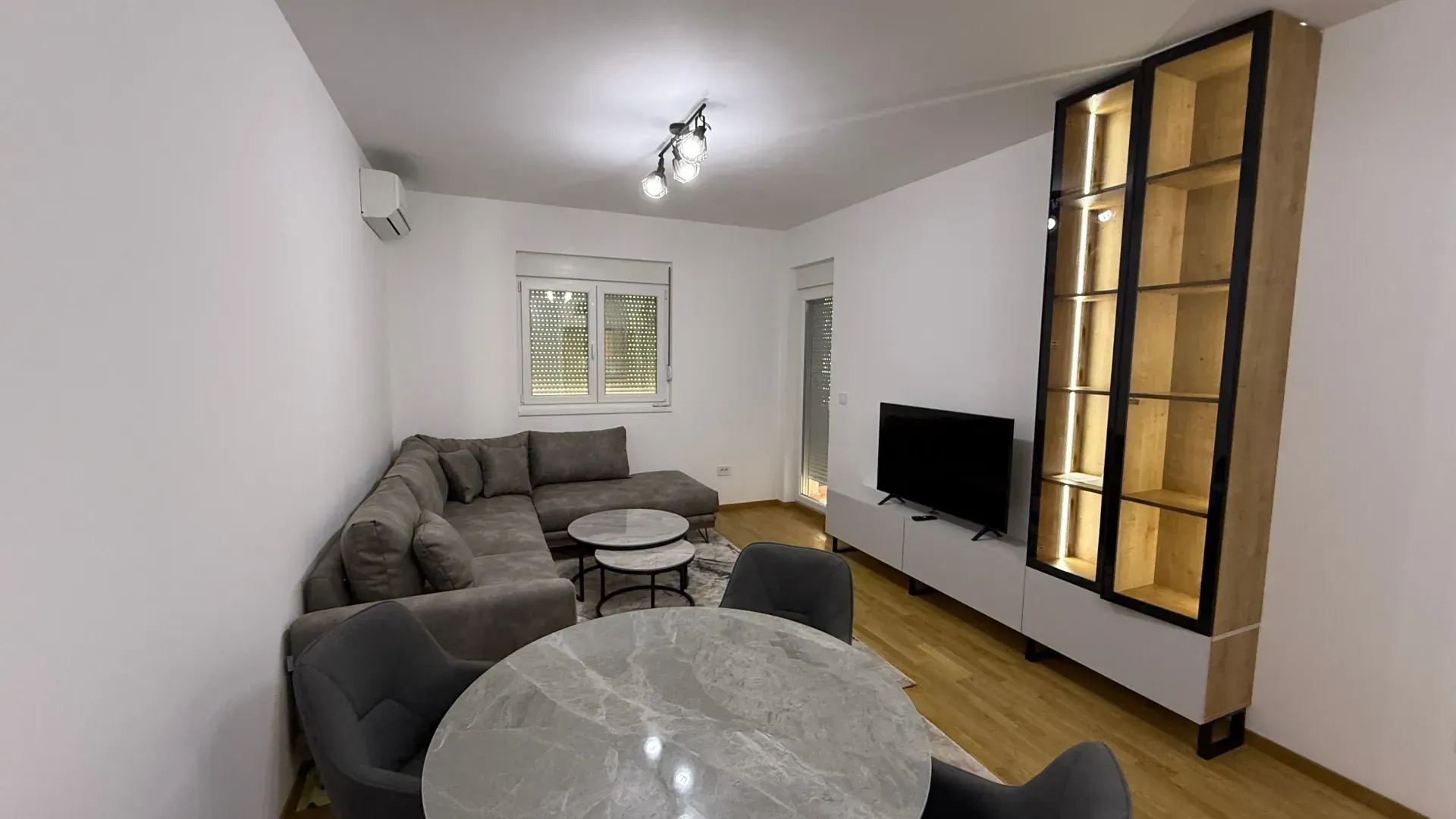 Izdavanje, jednosoban stan, 47m², Stari Aerodrom, Podgorica
