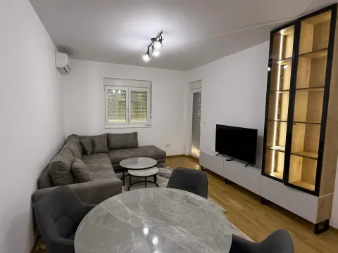 Izdavanje, jednosoban stan, 47m², Stari Aerodrom, Podgorica - image 1