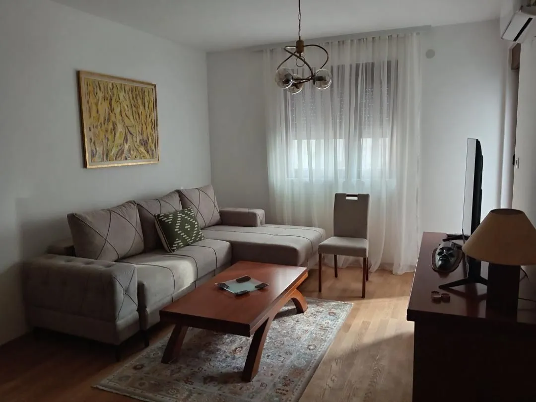 Izdavanje, jednosoban stan, 41m², Stari Aerodrom, Podgorica