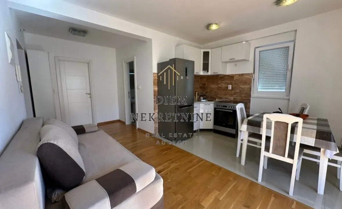 Izdavanje, dvosoban stan, 53m², Igalo, Herceg Novi