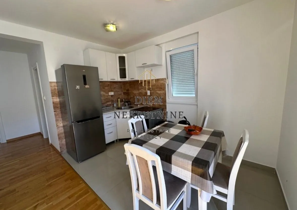 Izdavanje, dvosoban stan, 53m², Igalo, Herceg Novi