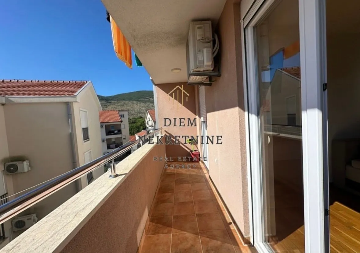 Izdavanje, dvosoban stan, 53m², Igalo, Herceg Novi