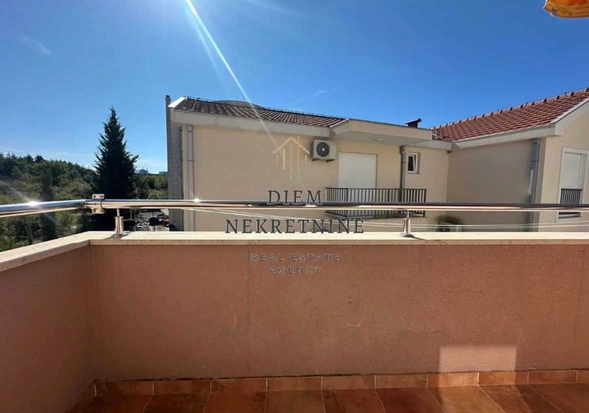 Izdavanje, dvosoban stan, 53m², Igalo, Herceg Novi