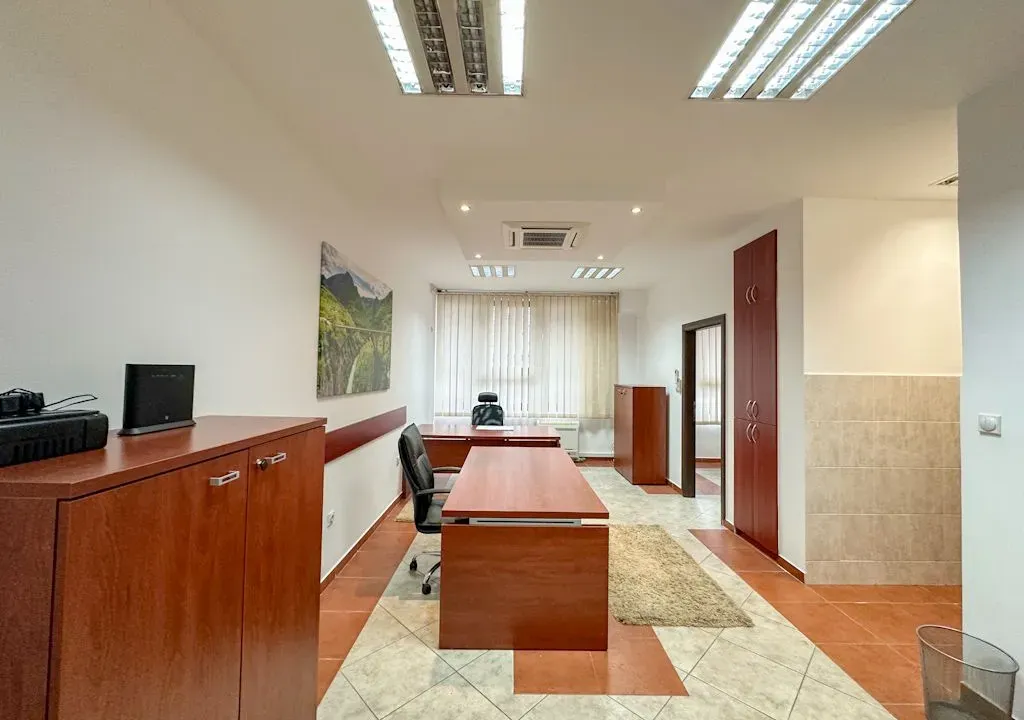 Rent, office space, 81m², Krivi Most, Podgorica