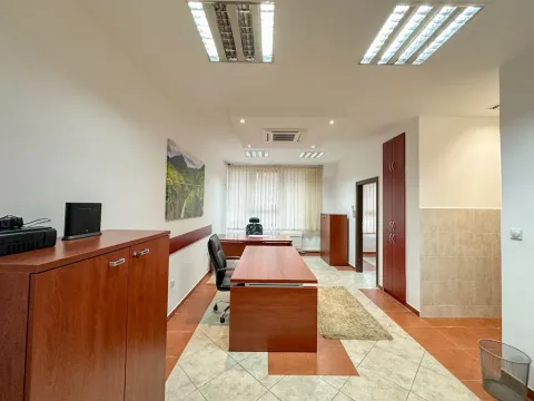 Rent, office space, 81m², Krivi Most, Podgorica - image 1